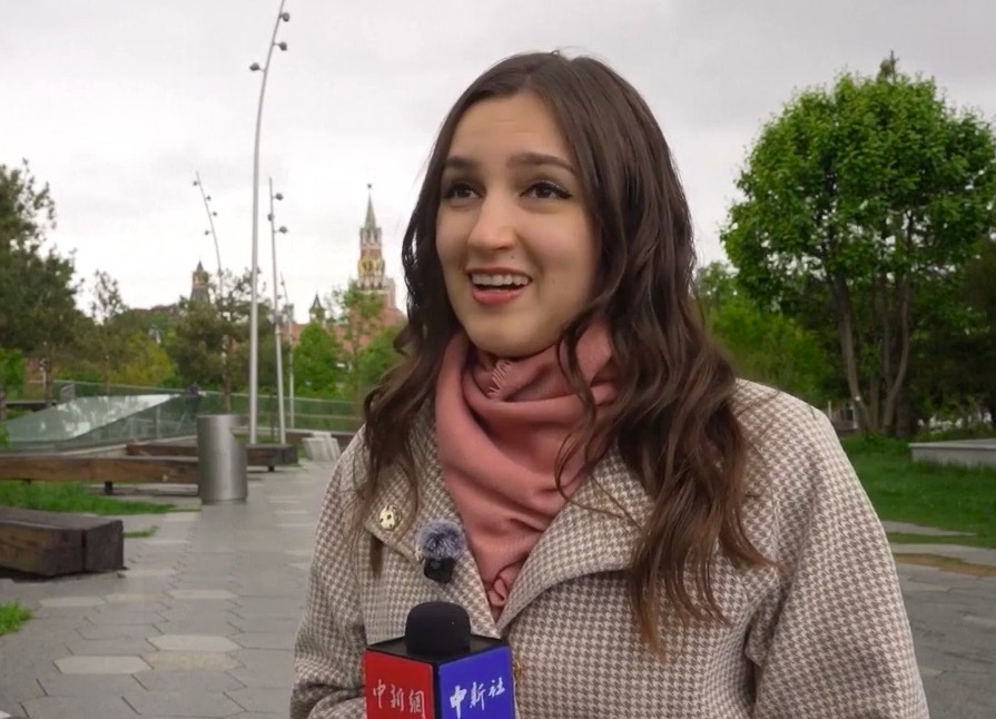Russian Journalist Shows Crazy Mandarin Fluency